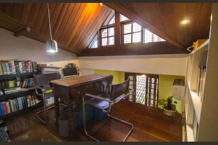 Casa à venda com 270m², 3 quartos e 1 vagaEscritório