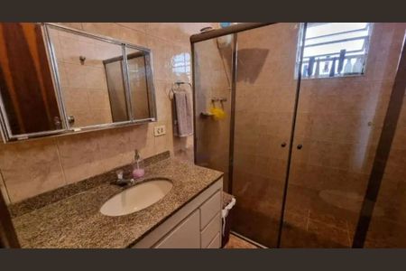 Casa à venda com 240m², 3 quartos e 2 vagasBanheiro