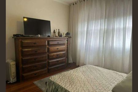 Casa à venda com 300m², 3 quartos e 2 vagas Casa à venda com 300m², 3 quartos e 2 vagasQuarto