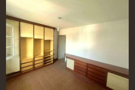 Casa à venda com 240m², 3 quartos e 2 vagas Casa à venda com 240m², 3 quartos e 2 vagasQuarto