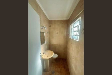 Casa à venda com 240m², 3 quartos e 2 vagas Casa à venda com 240m², 3 quartos e 2 vagasBanheiro