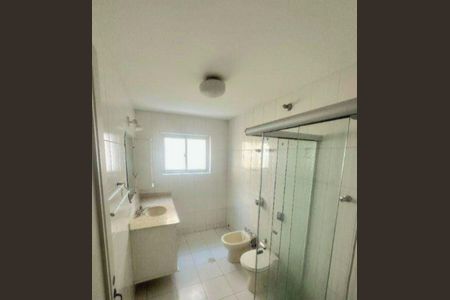 Casa à venda com 240m², 3 quartos e 2 vagas Casa à venda com 240m², 3 quartos e 2 vagasBanheiro