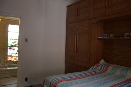 Casa à venda com 480m², 6 quartos e 5 vagas Casa à venda com 480m², 6 quartos e 5 vagasQuarto 2