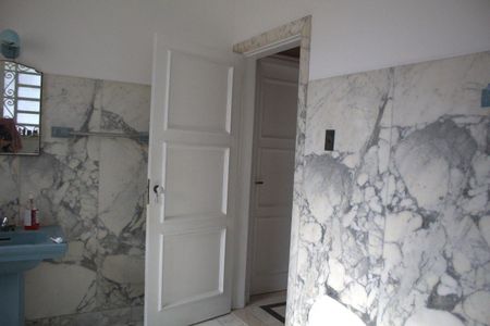 Casa à venda com 480m², 6 quartos e 5 vagas Casa à venda com 480m², 6 quartos e 5 vagasBanheiro Social 3