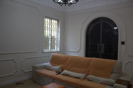 Casa à venda com 480m², 6 quartos e 5 vagas Casa à venda com 480m², 6 quartos e 5 vagasSala