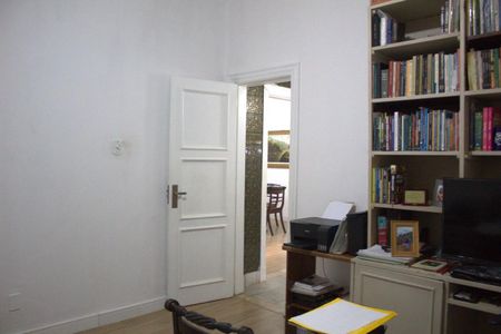 Casa à venda com 480m², 6 quartos e 5 vagas Casa à venda com 480m², 6 quartos e 5 vagasQuarto 1