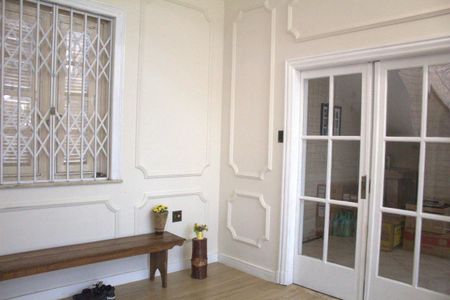 Casa à venda com 480m², 6 quartos e 5 vagas Casa à venda com 480m², 6 quartos e 5 vagasSala