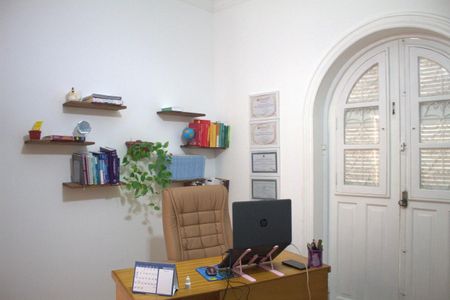 Casa à venda com 480m², 6 quartos e 5 vagas Casa à venda com 480m², 6 quartos e 5 vagasEscritório