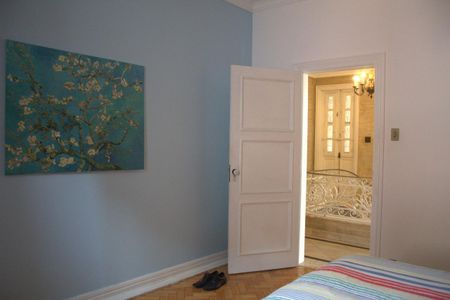 Casa à venda com 480m², 6 quartos e 5 vagas Casa à venda com 480m², 6 quartos e 5 vagasQuarto 2