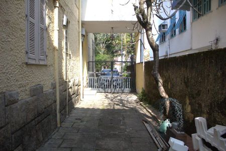 Casa à venda com 480m², 6 quartos e 5 vagas Casa à venda com 480m², 6 quartos e 5 vagasÁrea Externa