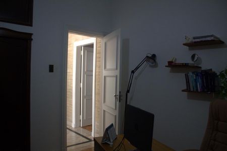 Casa à venda com 480m², 6 quartos e 5 vagas Casa à venda com 480m², 6 quartos e 5 vagasEscritório