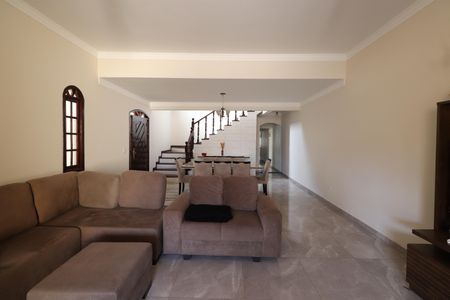 Casa à venda com 450m², 4 quartos e 6 vagasSala