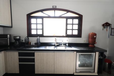 Casa à venda com 450m², 4 quartos e 6 vagasCozinha