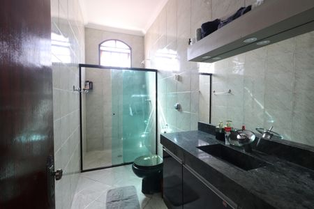 Casa à venda com 450m², 4 quartos e 6 vagasBanheiro Social