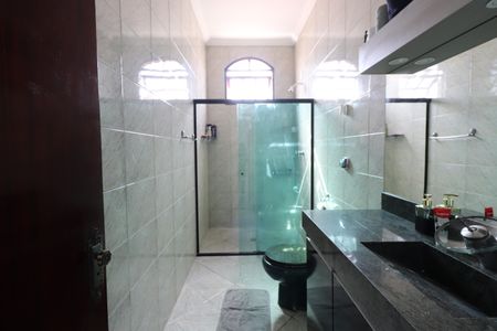 Casa à venda com 450m², 4 quartos e 6 vagasBanheiro Social