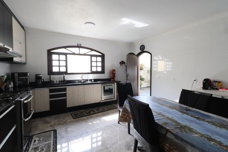 Casa à venda com 450m², 4 quartos e 6 vagasCozinha