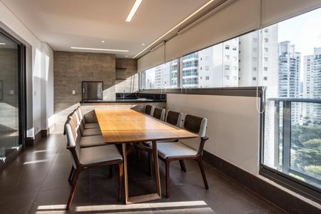 Apartamento à venda com 143m², 2 quartos e 2 vagas Apartamento à venda com 143m², 2 quartos e 2 vagasVaranda