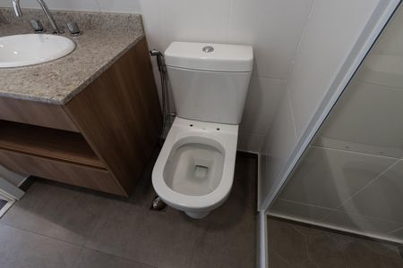 Apartamento à venda com 143m², 2 quartos e 2 vagas Apartamento à venda com 143m², 2 quartos e 2 vagasQuarto 2 - Banheiro da Suite