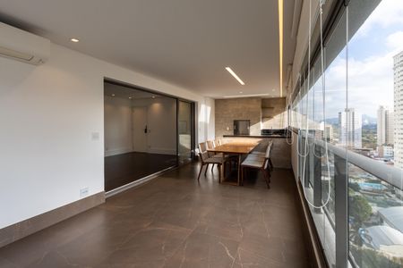 Apartamento à venda com 143m², 2 quartos e 2 vagas Apartamento à venda com 143m², 2 quartos e 2 vagasVaranda