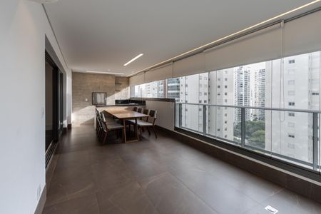 Apartamento à venda com 143m², 2 quartos e 2 vagas Apartamento à venda com 143m², 2 quartos e 2 vagasVaranda