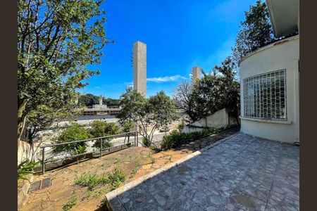 Casa à venda com 420m², 4 quartos e 4 vagas