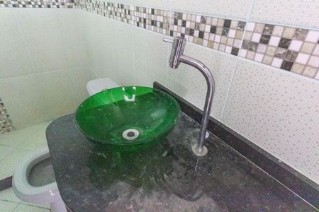 Casa para alugar com 120m², 3 quartos e 2 vagasBanheiro Social