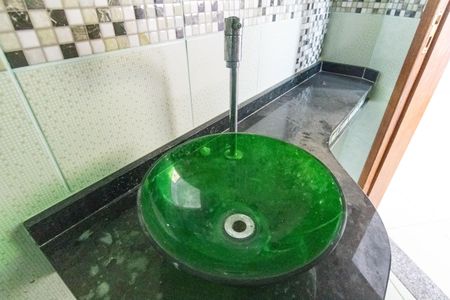 Casa para alugar com 120m², 3 quartos e 2 vagasBanheiro Social