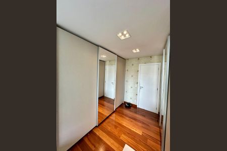 Apartamento à venda com 193m², 4 quartos e 3 vagasQuarto