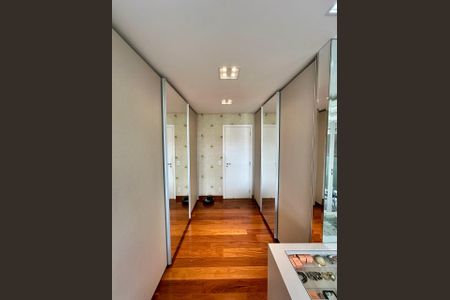 Apartamento à venda com 193m², 4 quartos e 3 vagasQuarto