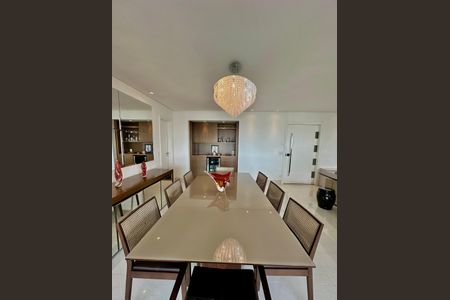 Apartamento à venda com 193m², 4 quartos e 3 vagasSala