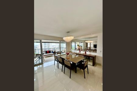 Apartamento à venda com 193m², 4 quartos e 3 vagasSala