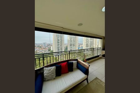 Apartamento à venda com 193m², 4 quartos e 3 vagasSacada da Sala