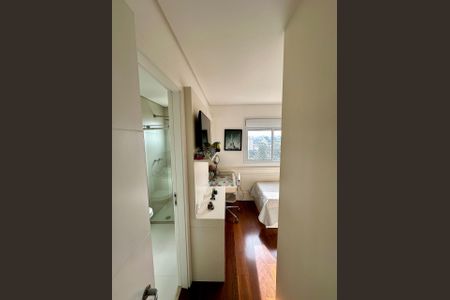 Apartamento à venda com 193m², 4 quartos e 3 vagasQuarto 2