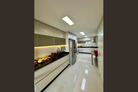 Apartamento à venda com 193m², 4 quartos e 3 vagasCozinha