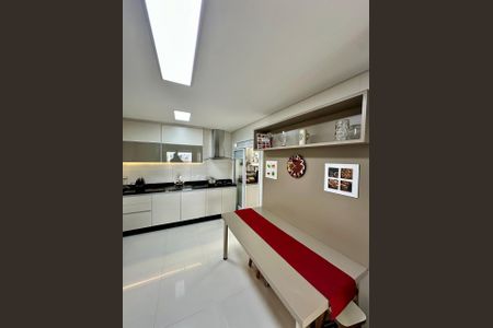 Apartamento à venda com 193m², 4 quartos e 3 vagasCozinha