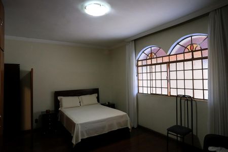 Casa à venda com 360m², 4 quartos e 5 vagasSuíte 3