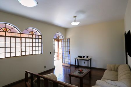 Casa à venda com 360m², 4 quartos e 5 vagasSala 