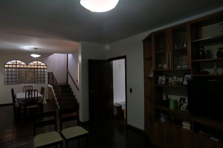 Casa à venda com 360m², 4 quartos e 5 vagasSala de TV