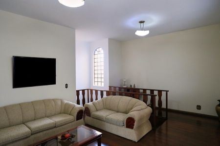 Casa à venda com 360m², 4 quartos e 5 vagasSala 