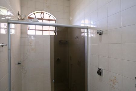 Casa à venda com 360m², 4 quartos e 5 vagasBBanheiro da Suíte 2
