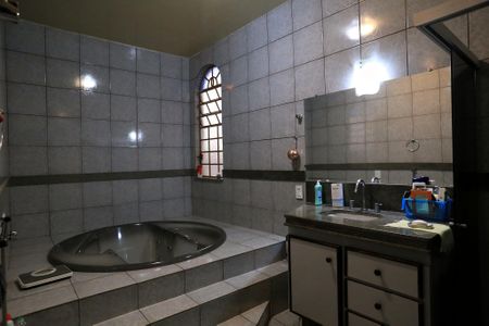 Casa à venda com 360m², 4 quartos e 5 vagasBanheiro da Suíte 3