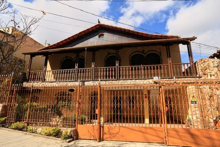 Casa à venda com 360m², 4 quartos e 5 vagasFachada