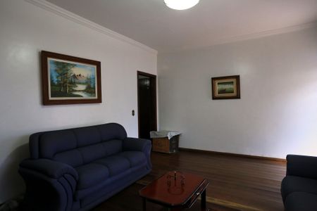 Casa à venda com 360m², 4 quartos e 5 vagasSala