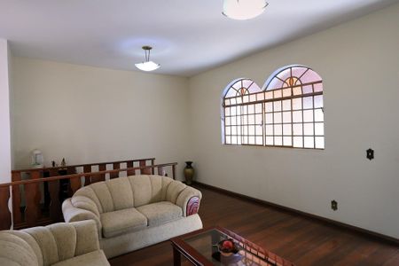 Casa à venda com 360m², 4 quartos e 5 vagasSala 