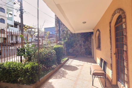 Casa à venda com 360m², 4 quartos e 5 vagasEntrada