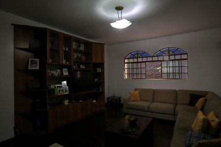 Casa à venda com 360m², 4 quartos e 5 vagasSala de TV