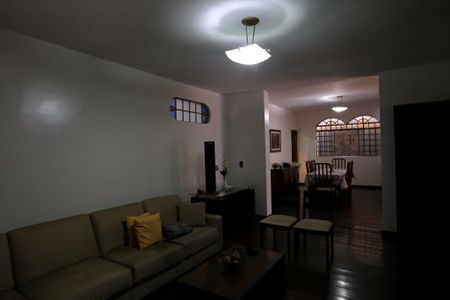 Casa à venda com 360m², 4 quartos e 5 vagasSala de TV