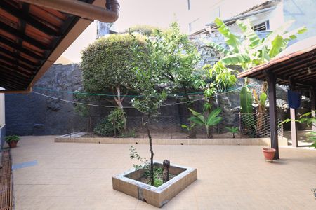 Casa à venda com 360m², 4 quartos e 5 vagasQuintal