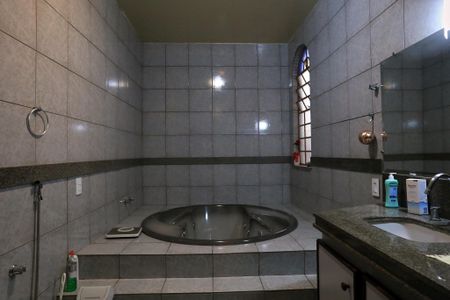 Casa à venda com 360m², 4 quartos e 5 vagasBanheiro da Suíte 3