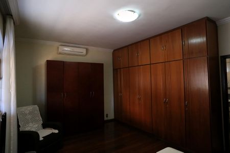 Casa à venda com 360m², 4 quartos e 5 vagasSuíte 3